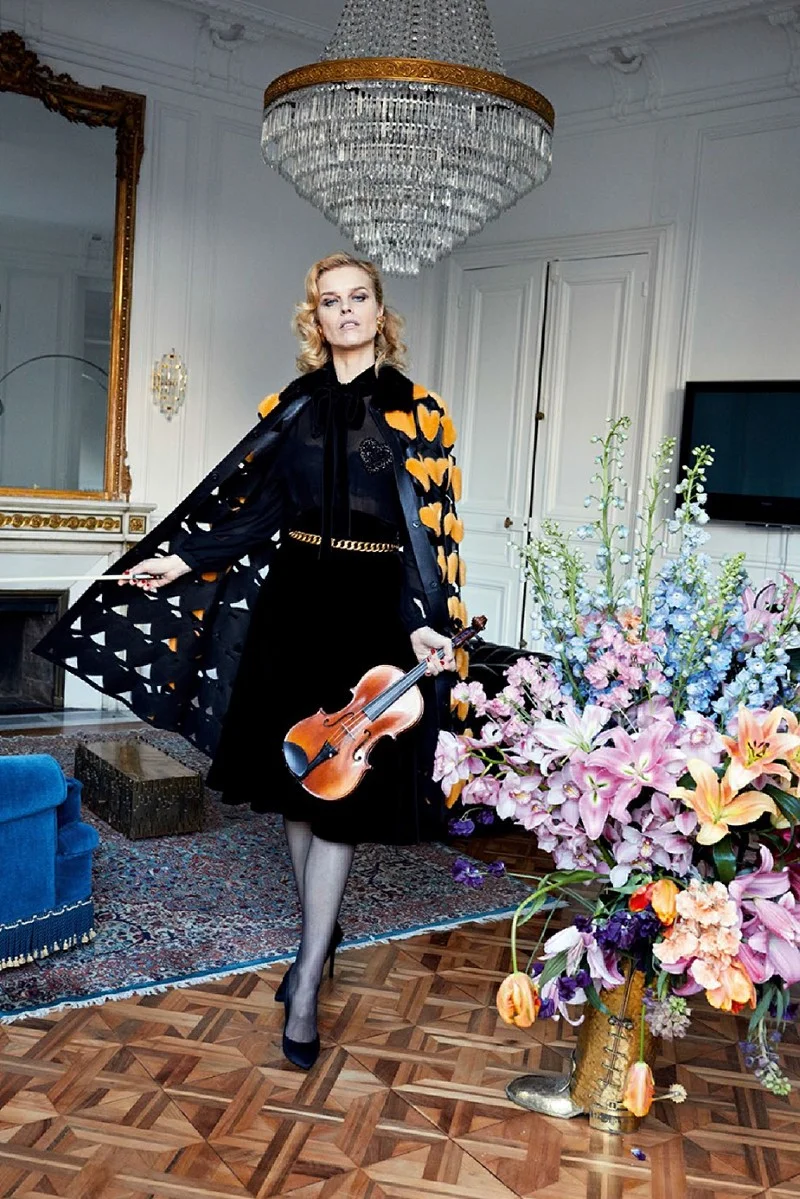 アート・デザイン・音楽 Vs. Magazine Eva Herzigova Chanel Iman Eva Herzigova Makes Some Music, Lensed By Juergen Teller For Vogue